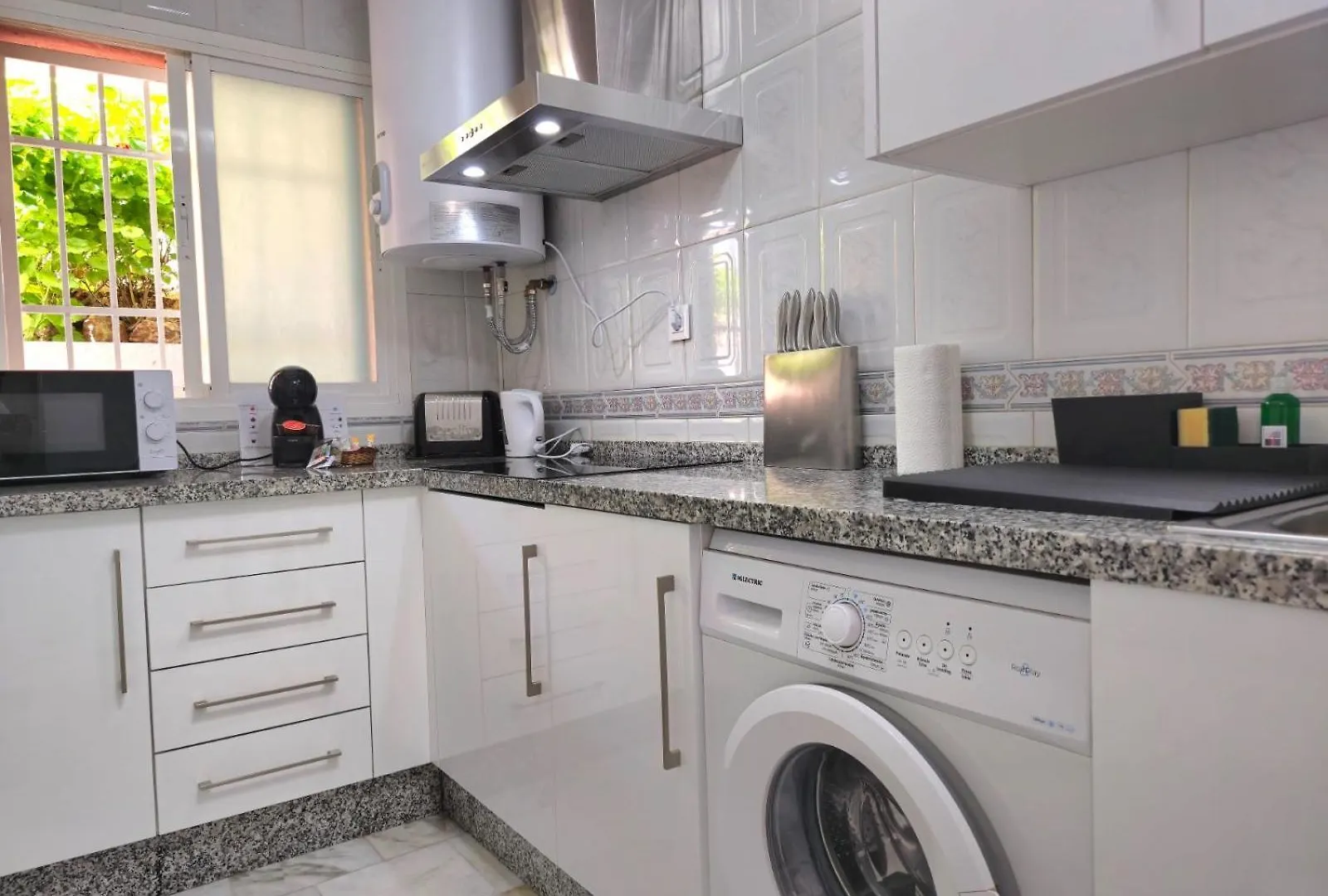 Villa Fran Coastal Elegance Stylish Apartment With Sea Views, Large Terrace Torremolinos