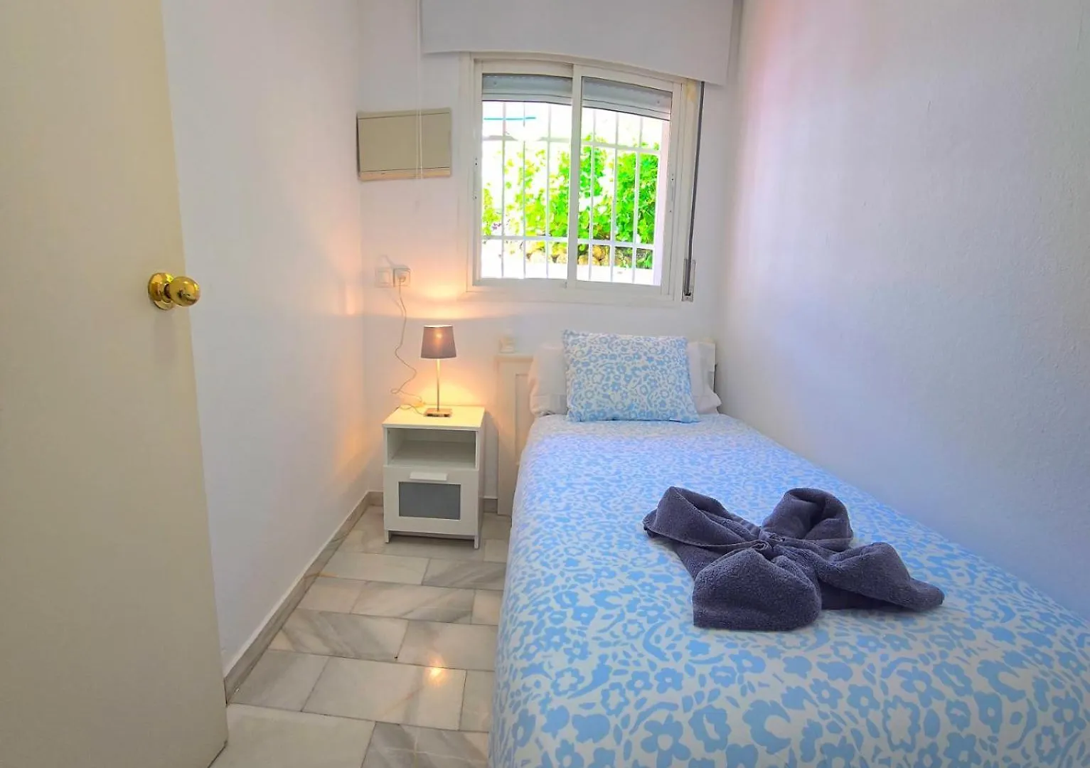 Villa Fran Coastal Elegance Stylish Apartment With Sea Views, Large Terrace Torremolinos