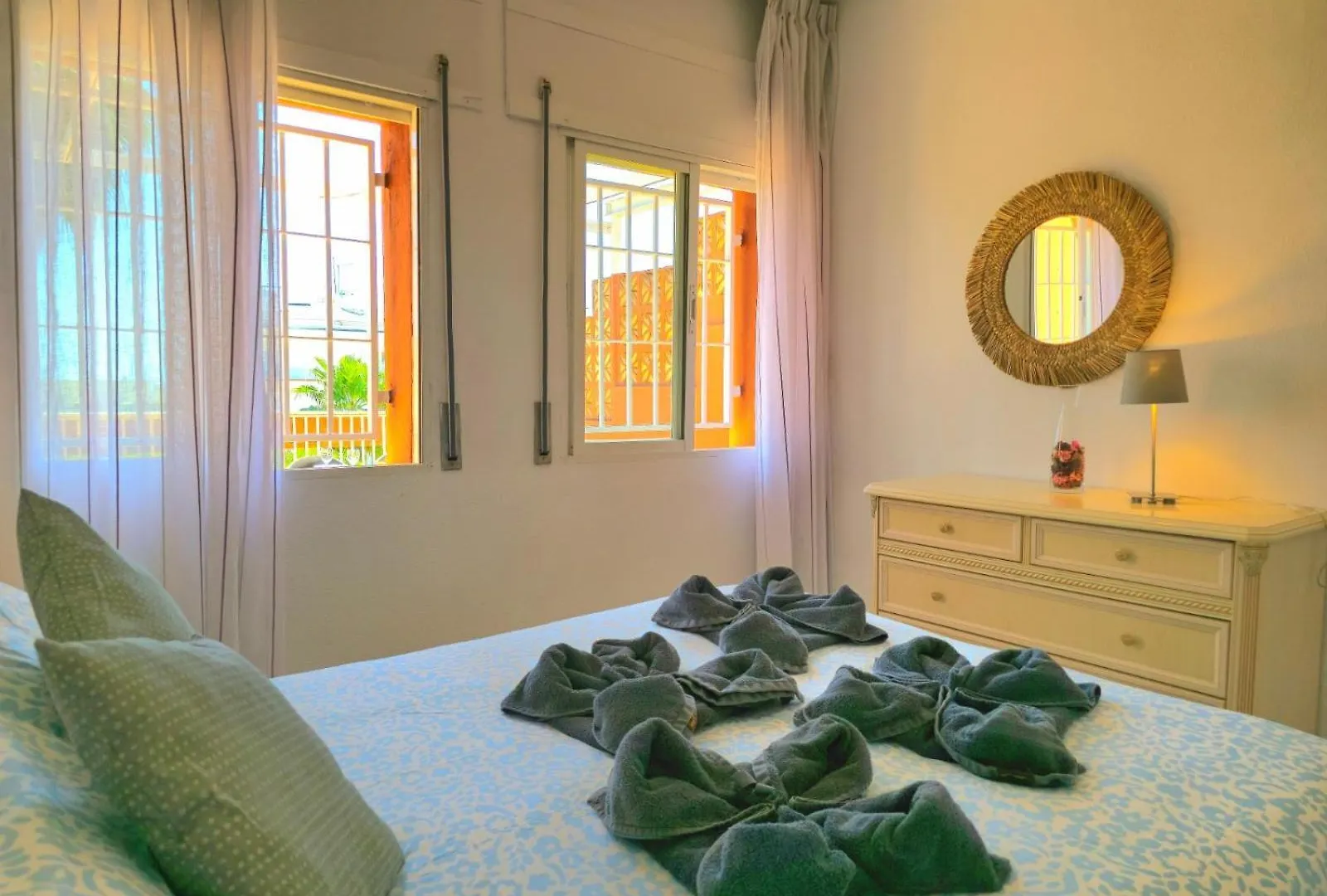 Villa Fran Coastal Elegance Stylish Apartment With Sea Views, Large Terrace Torremolinos