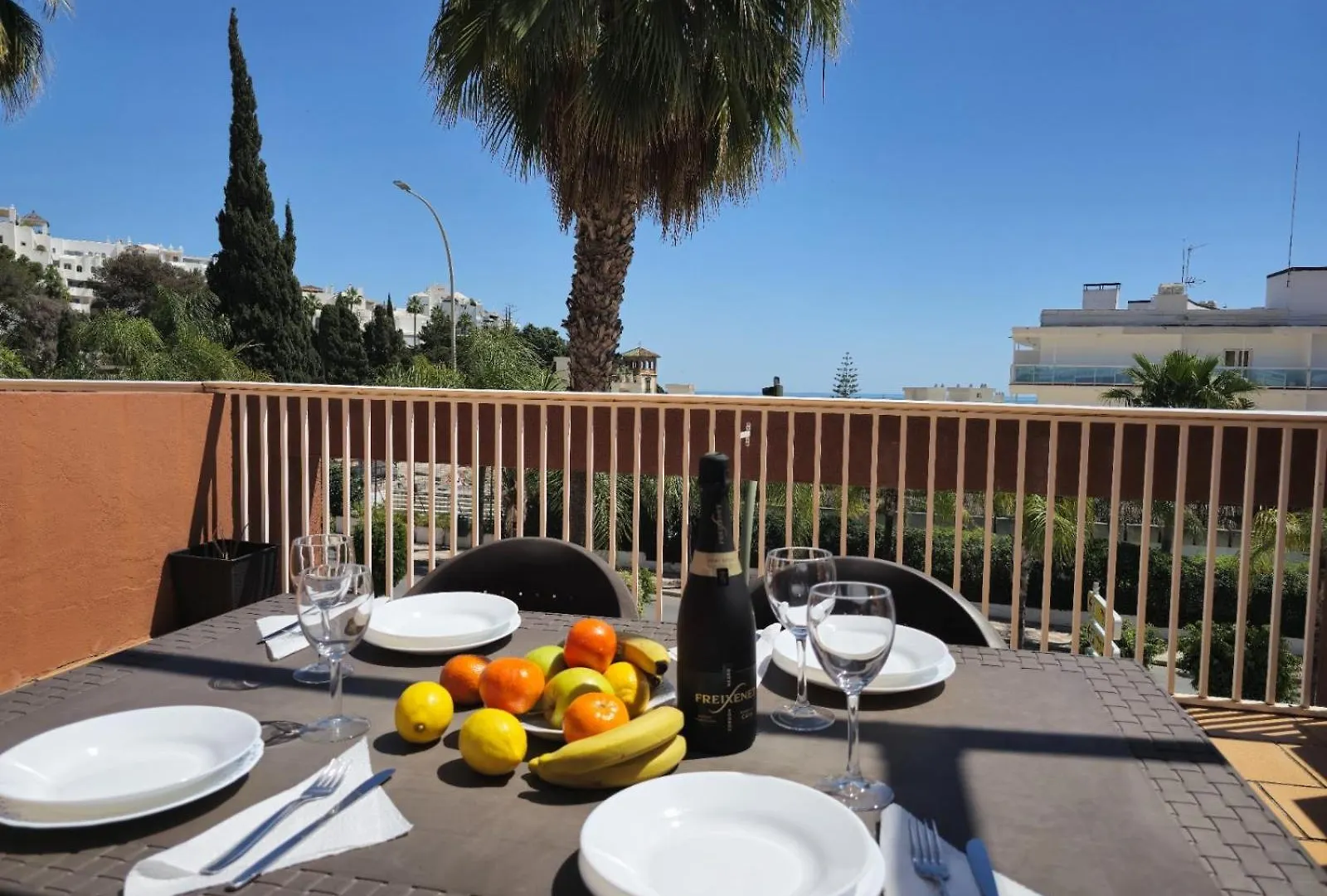 Villa Fran Coastal Elegance Stylish Apartment With Sea Views, Large Terrace Torremolinos