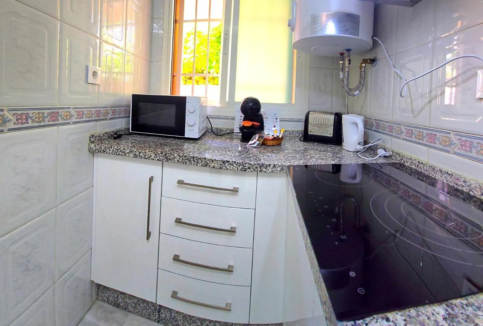 Villa Fran Coastal Elegance Stylish Apartment With Sea Views, Large Terrace Torremolinos