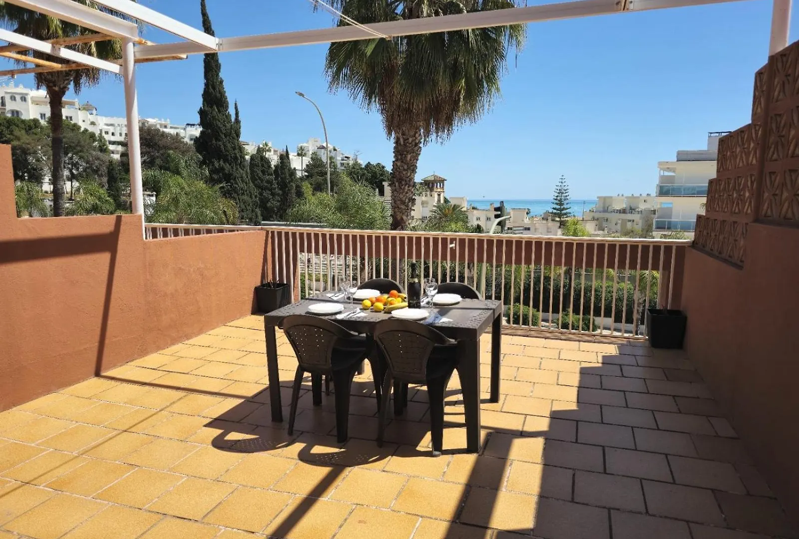 Villa Fran Coastal Elegance Stylish Apartment With Sea Views, Large Terrace Torremolinos