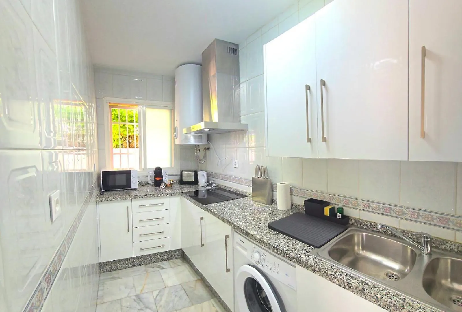 Villa Fran Coastal Elegance Stylish Apartment With Sea Views, Large Terrace Torremolinos