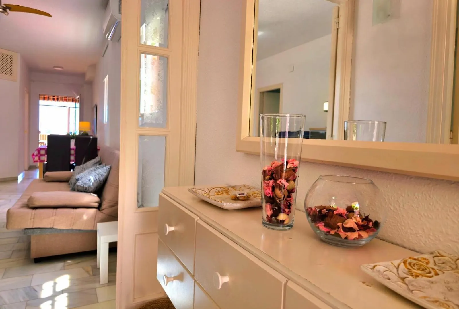 Villa Fran Coastal Elegance Stylish Apartment With Sea Views, Large Terrace Torremolinos