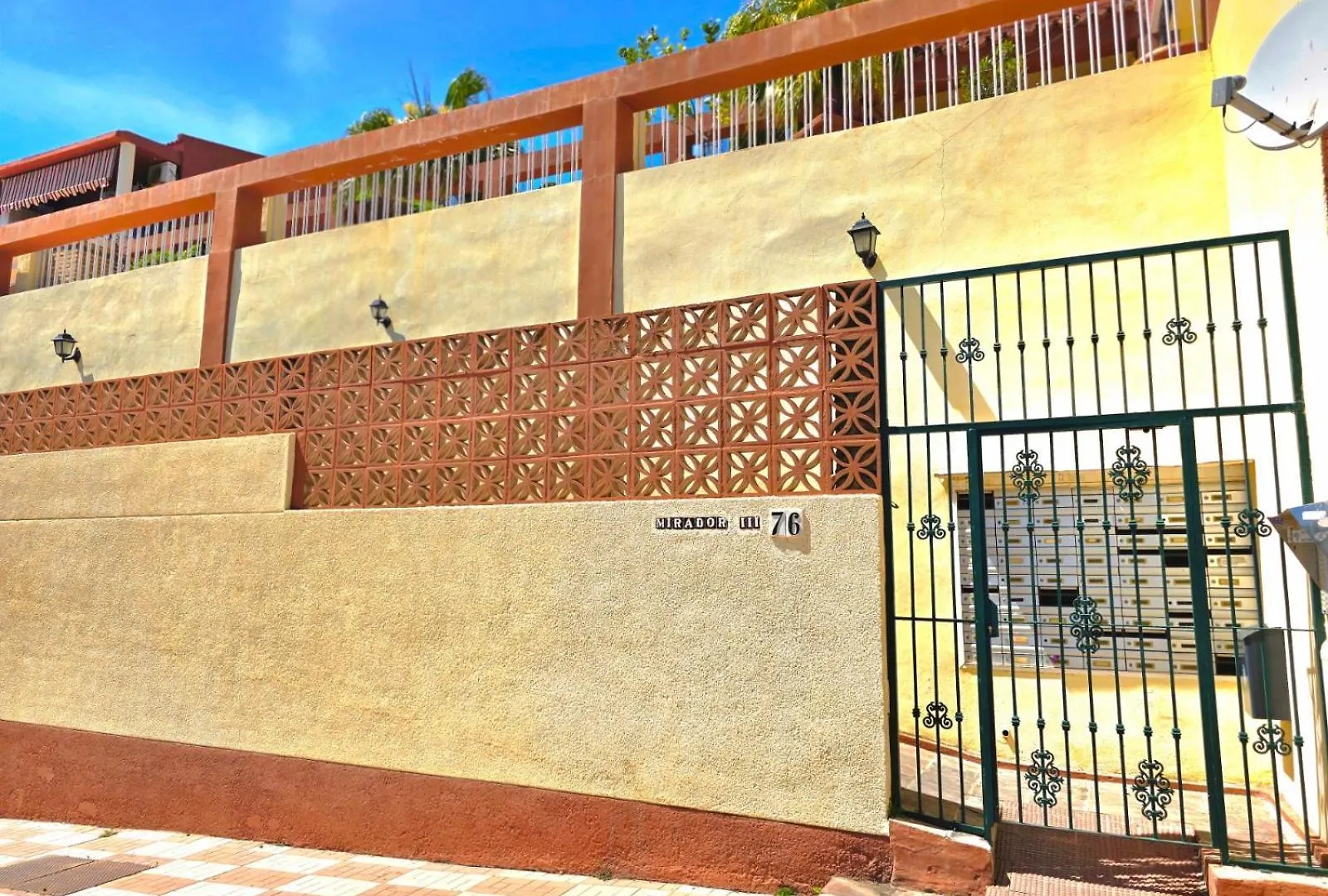 Villa Fran Coastal Elegance Stylish Apartment With Sea Views, Large Terrace Torremolinos