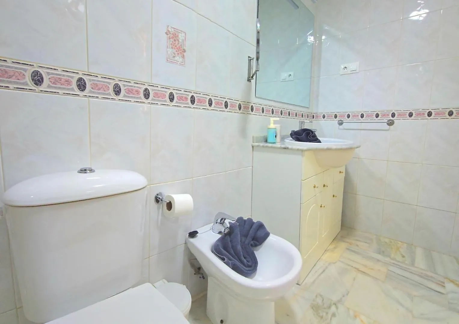 Villa Fran Coastal Elegance Stylish Apartment With Sea Views, Large Terrace Torremolinos
