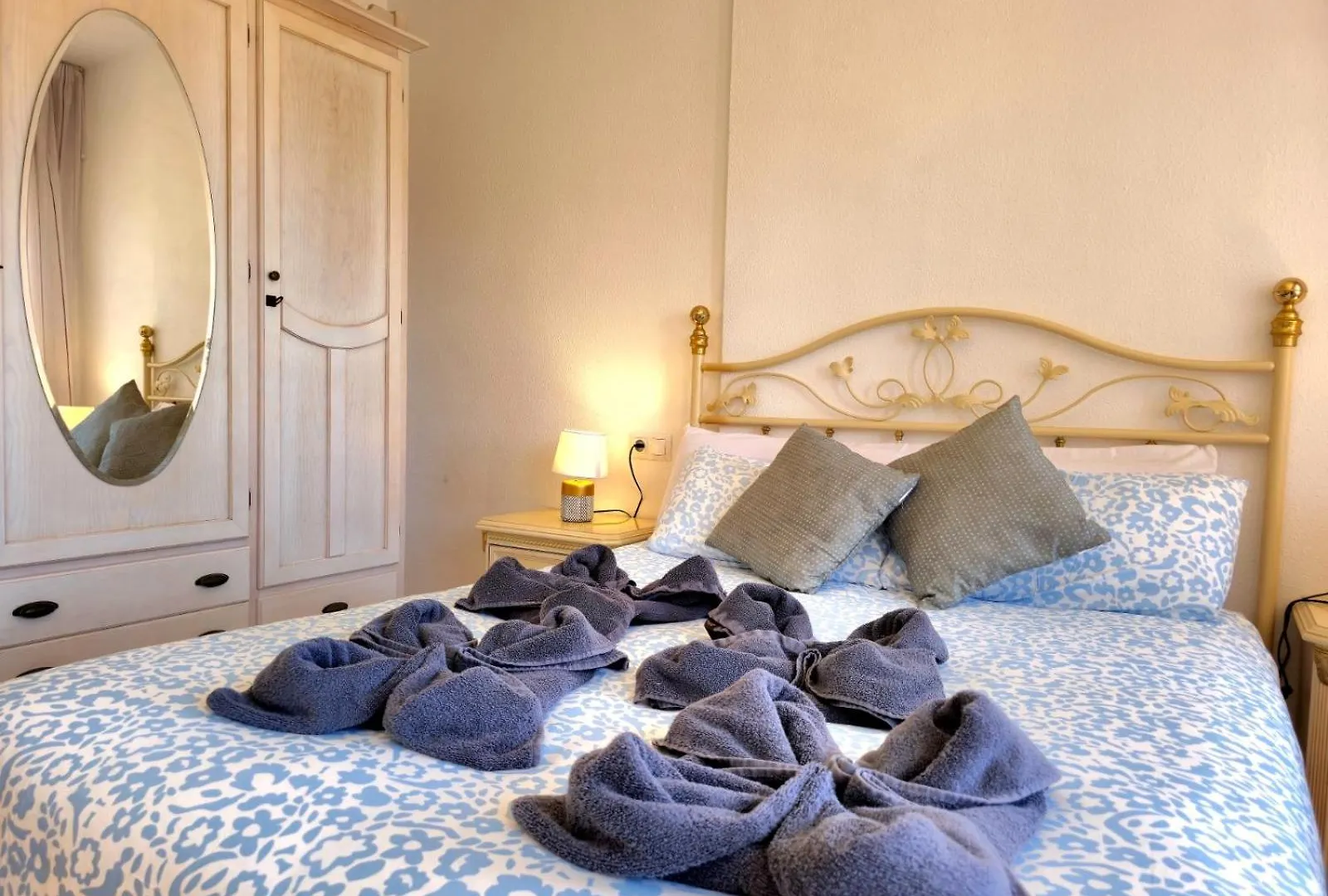 Villa Fran Coastal Elegance Stylish Apartment With Sea Views, Large Terrace Torremolinos 0*,  Spain