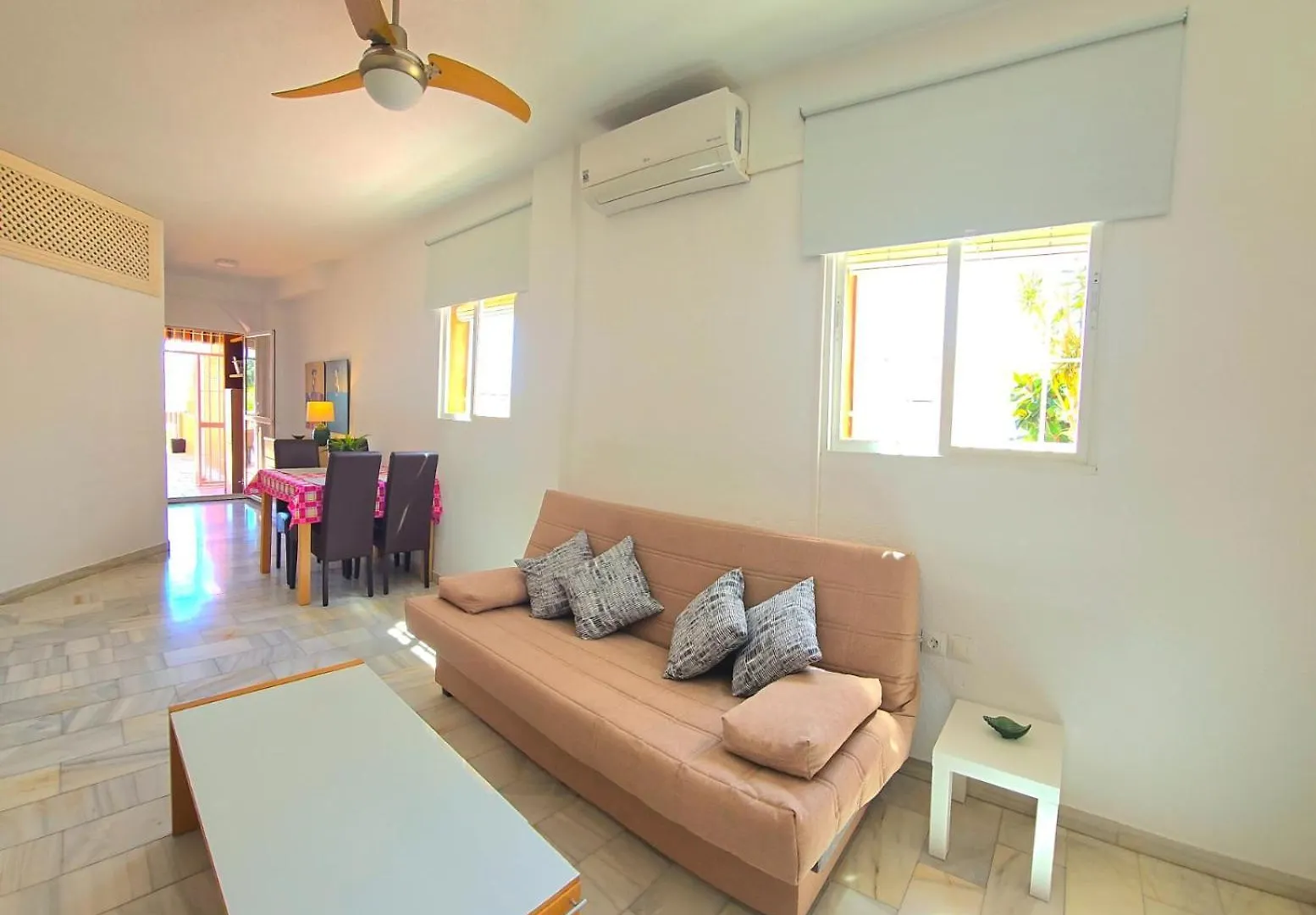 Villa Fran Coastal Elegance Stylish Apartment With Sea Views, Large Terrace Torremolinos