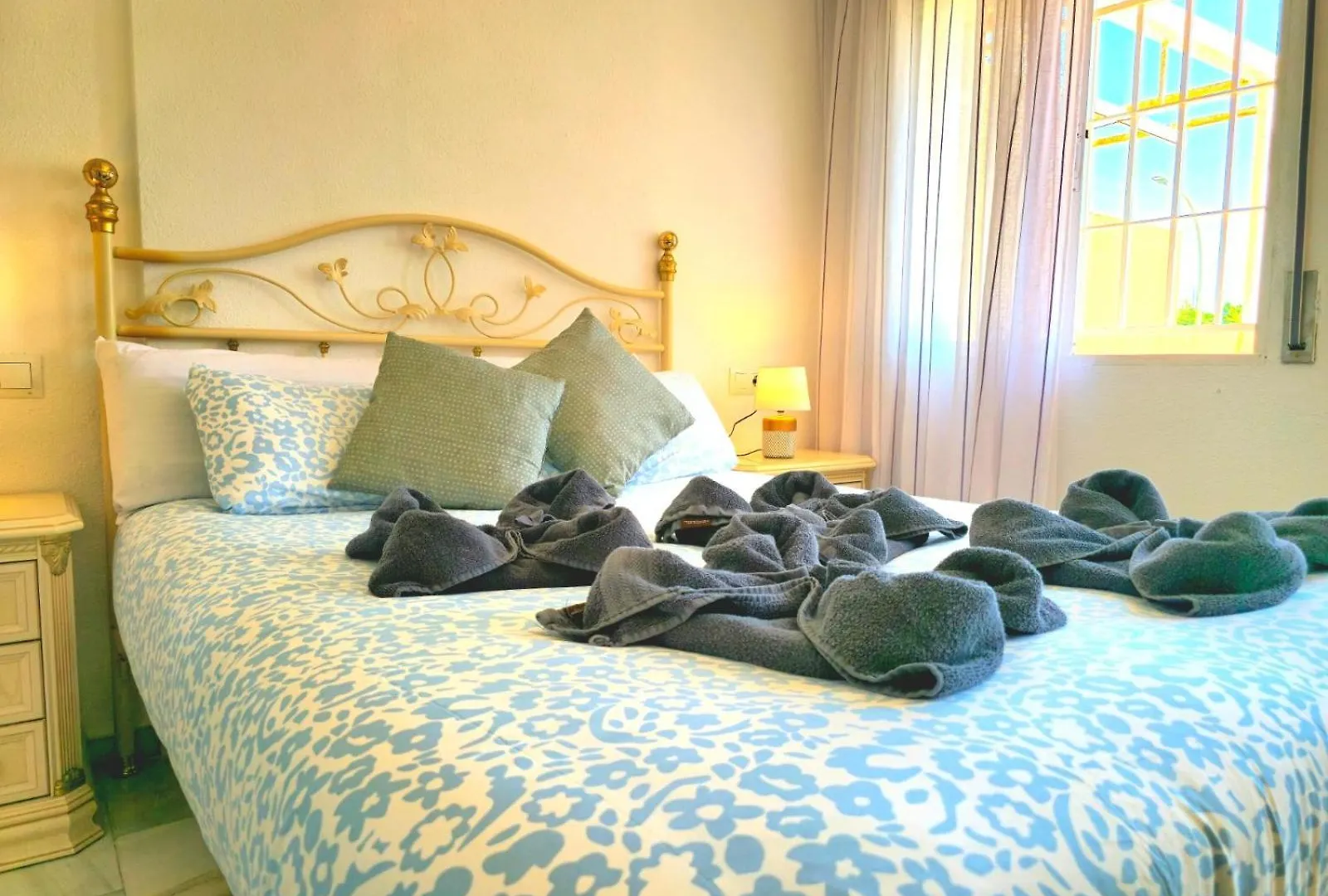 Villa Fran Coastal Elegance Stylish Apartment With Sea Views, Large Terrace Torremolinos Spain